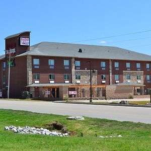 Red River Inn And Suites